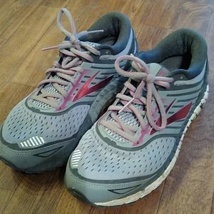 Women's Brooks running shoes
